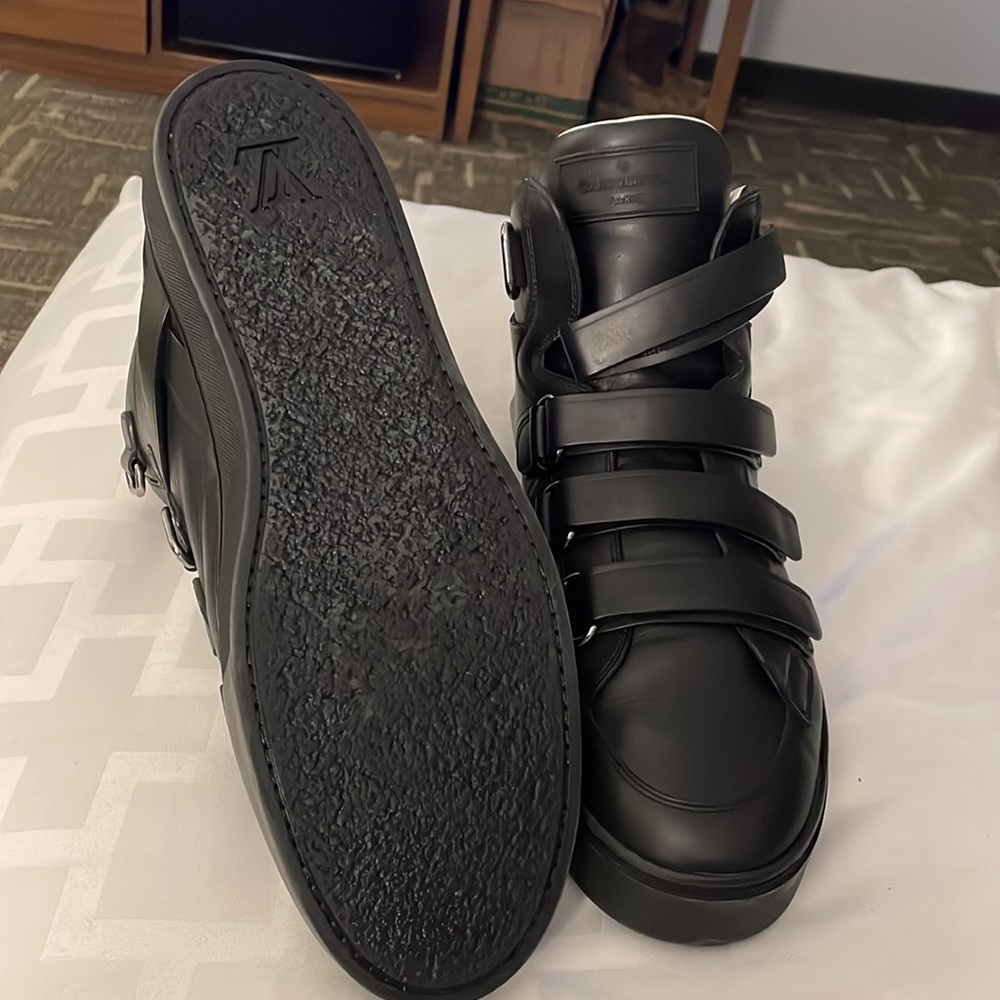 Black 10.5 Louis Vuitton Gently used - Picture 4 of 4